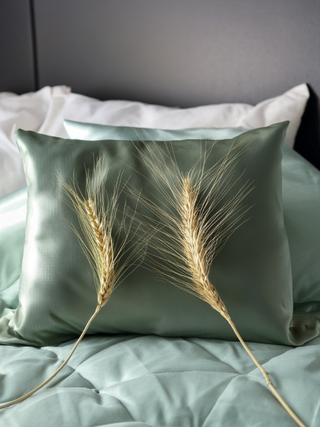 taie doreiller en soie vert sauge