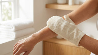 Comment préparer sa peau au bronzage avec un gant de soie ?